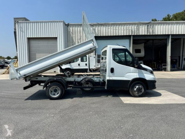 Utilitaire benne standard Iveco