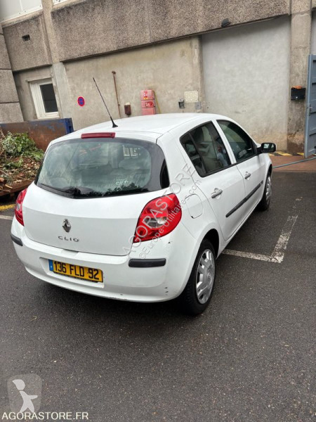عربة نفعية Renault CLIO