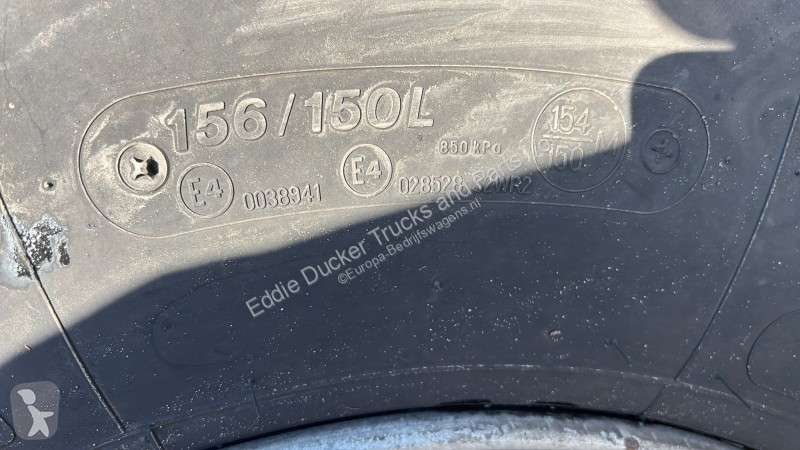 Véhicule utilitaire Bridgestone 315/80R22.5 SET...