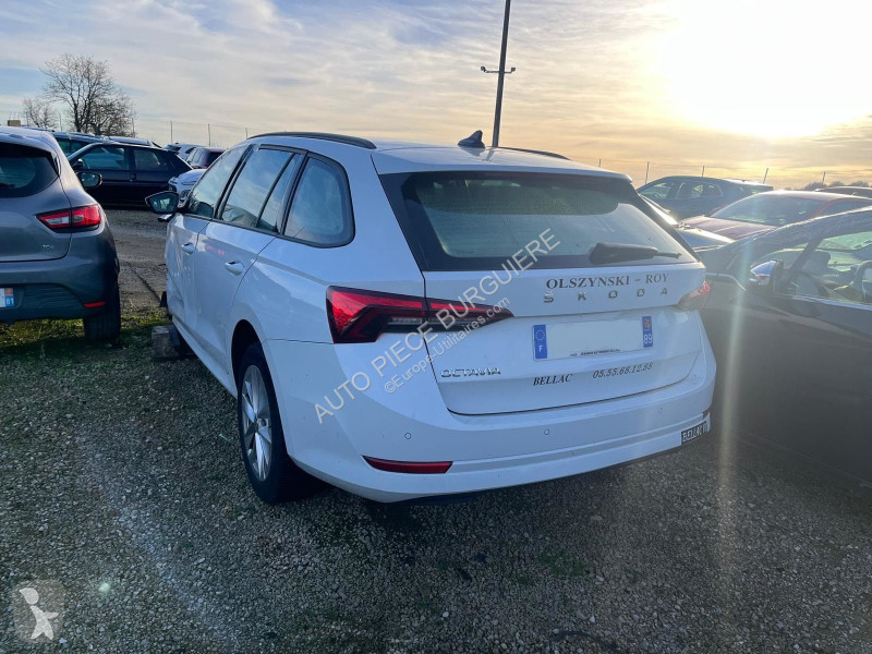 عربة نفعية Skoda 2.0 TDi 150 Ambition / GQ812