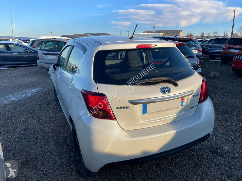 عربة نفعية Toyota TOYOTA III 1.2 100 Hybride...