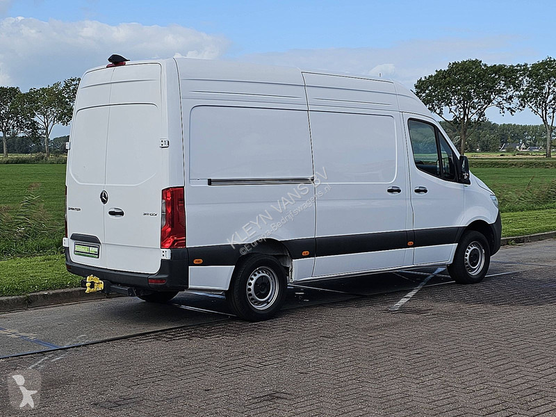 Nyttofordon Mercedes 311 L2H2 MBUX10 RWD