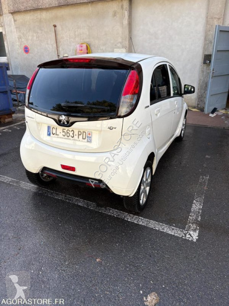 عربة نفعية Peugeot ION
