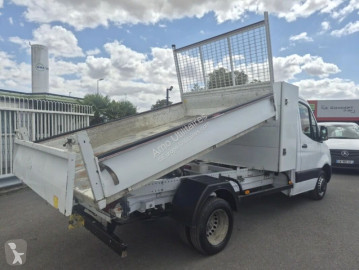 Utilitaire benne Mercedes