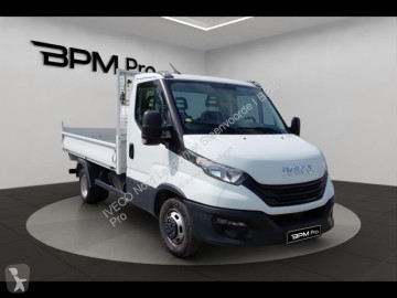 Con volquete Iveco