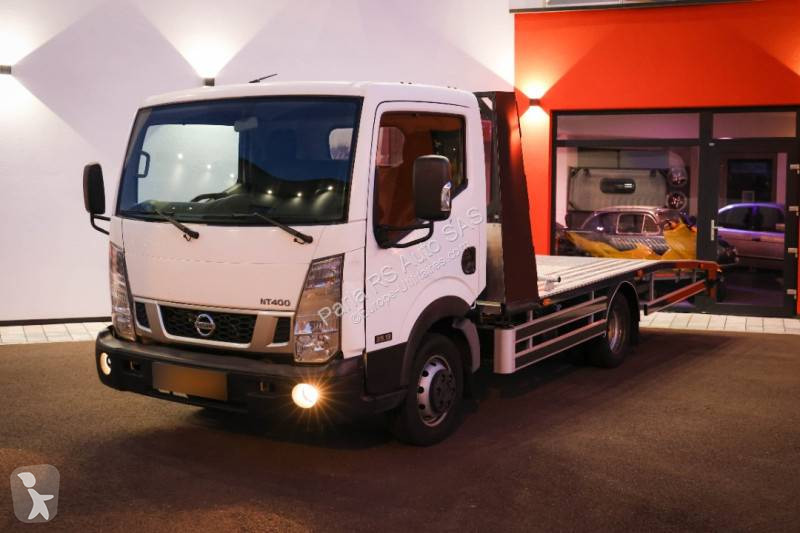 Véhicule utilitaire Nissan