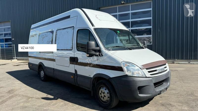 Samochód dostawczy Iveco 35S18 a