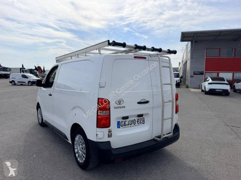 Samochód dostawczy Toyota