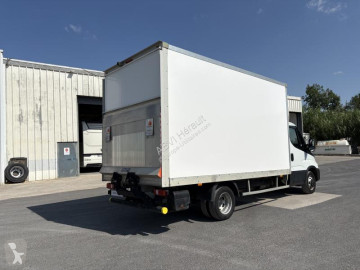 Varevogn med stor kasse Iveco