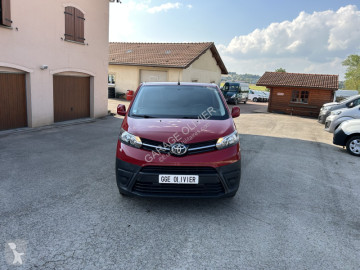 Furgoneta mediana Toyota