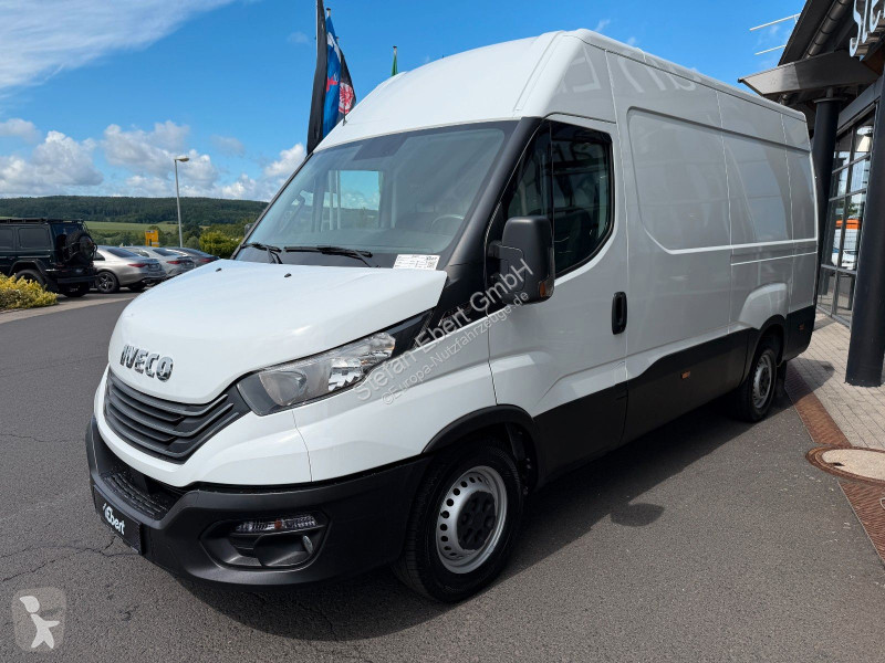 Véhicule utilitaire Iveco 35S18HA8 Kastenwagen...