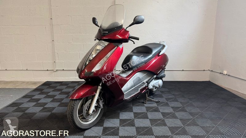 Коммерческий автомобиль Honda FES125