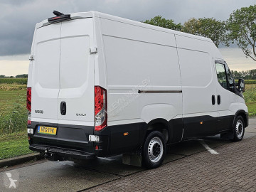 عربة نفعية مقفلة Iveco