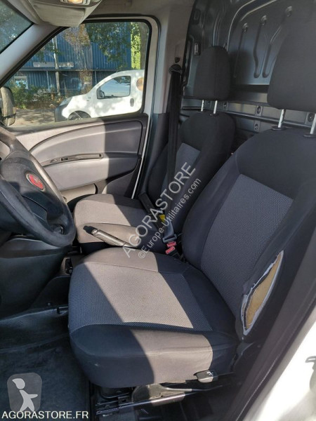 Véhicule utilitaire Fiat DOBLO