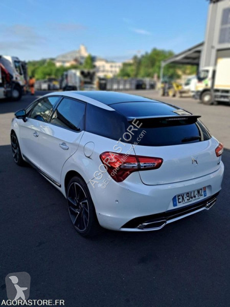 Véhicule utilitaire DS DS5