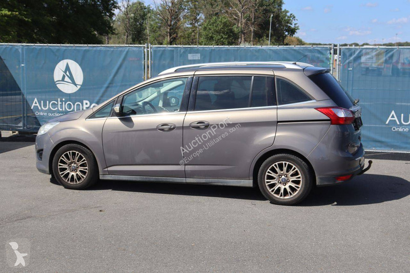 Véhicule utilitaire Ford Grand