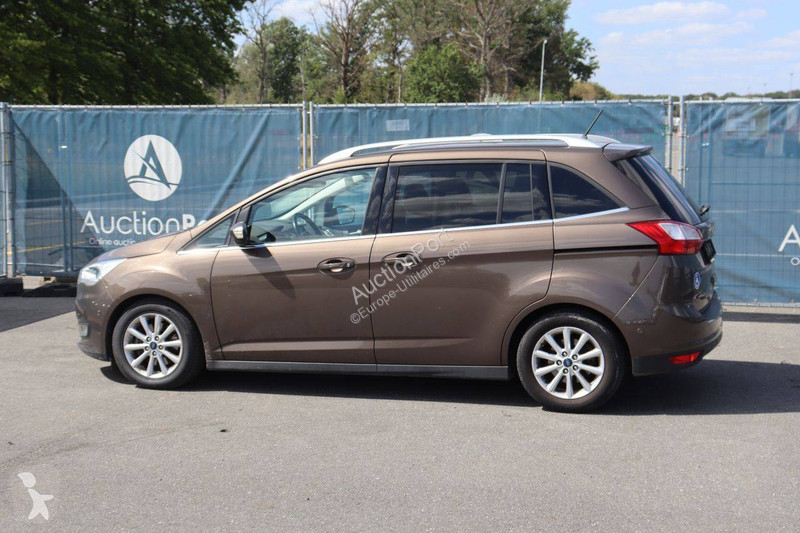 Véhicule utilitaire Ford Grand