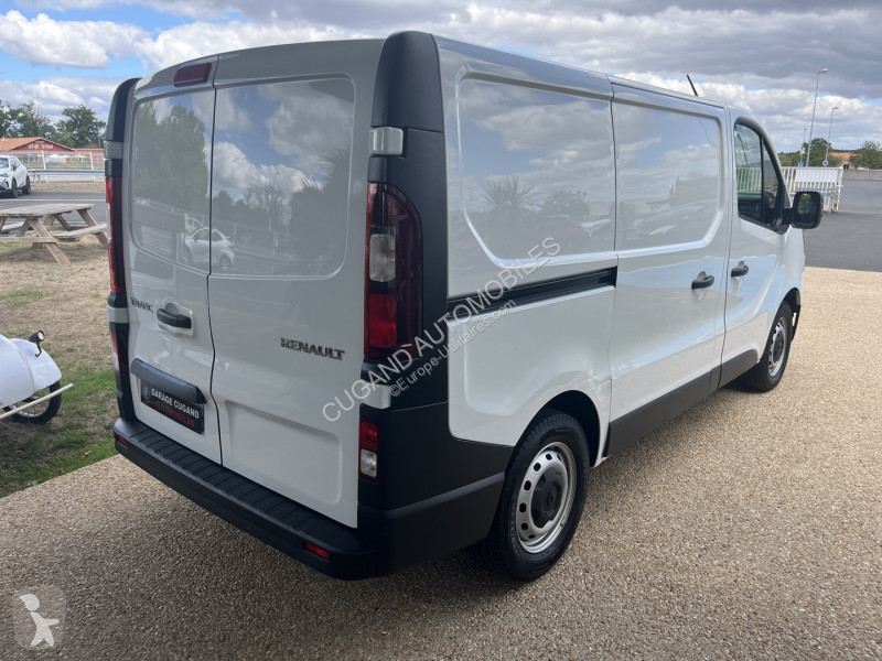 Коммерческий автомобиль Renault TRAFIC III FG...