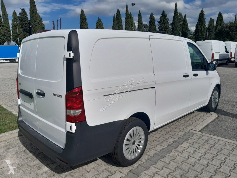 Véhicule utilitaire Mercedes Furgone