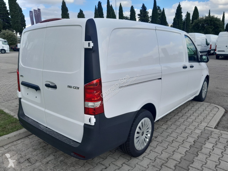 Véhicule utilitaire Mercedes Furgone