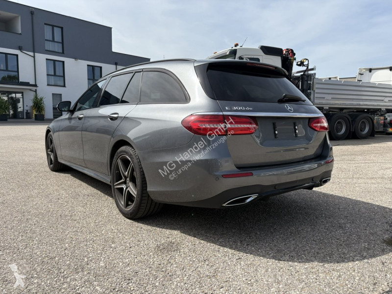 Veículo utilitário Mercedes E 300 de EQ-Power...