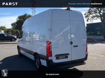 Fourgon moyen Mercedes