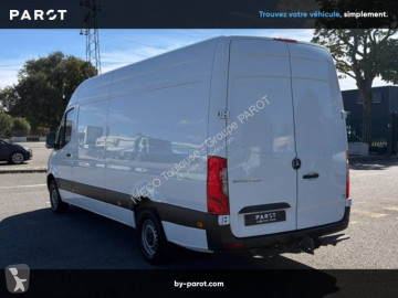 Fourgon long Mercedes