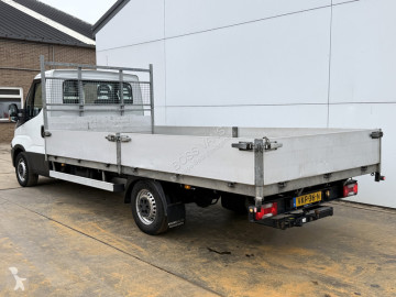 Utilitaire plateau Iveco