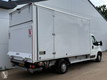 Fourgon Peugeot