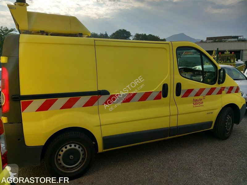 Véhicule utilitaire Renault TRAFIC