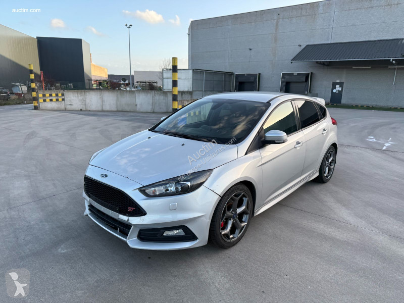 Комерційні автомобілі Ford focus st