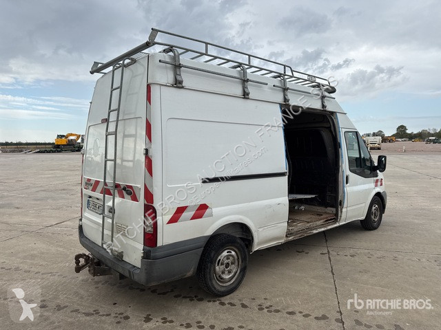 Véhicule utilitaire Ford 140T300