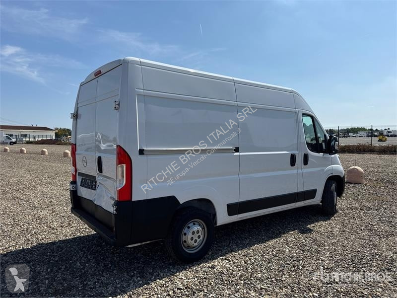 Véhicule utilitaire Opel 2.2