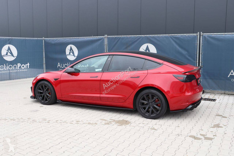 Комерційні автомобілі Tesla