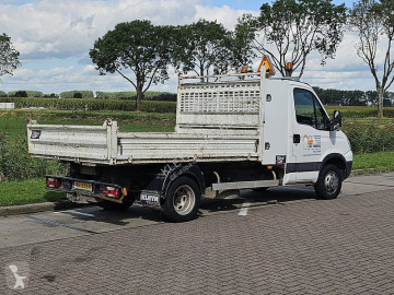 Con volquete Iveco