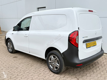 Fourgon utilitaire Mercedes neuf