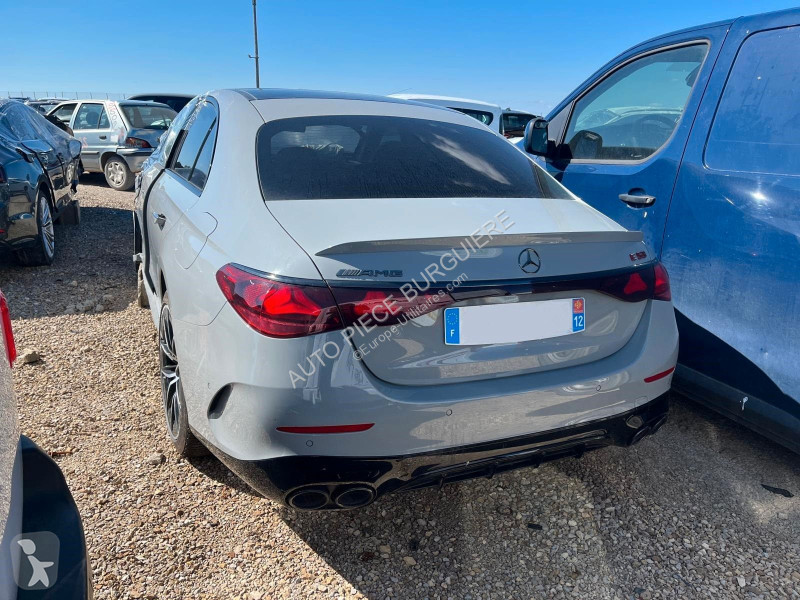 Лекотоварен автомобил Mercedes E 53 A 585...