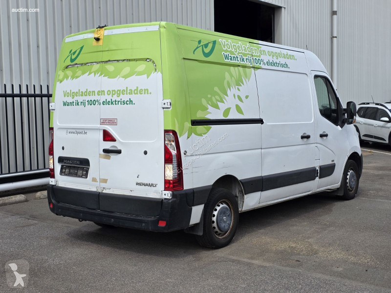 Комерційні автомобілі Renault master