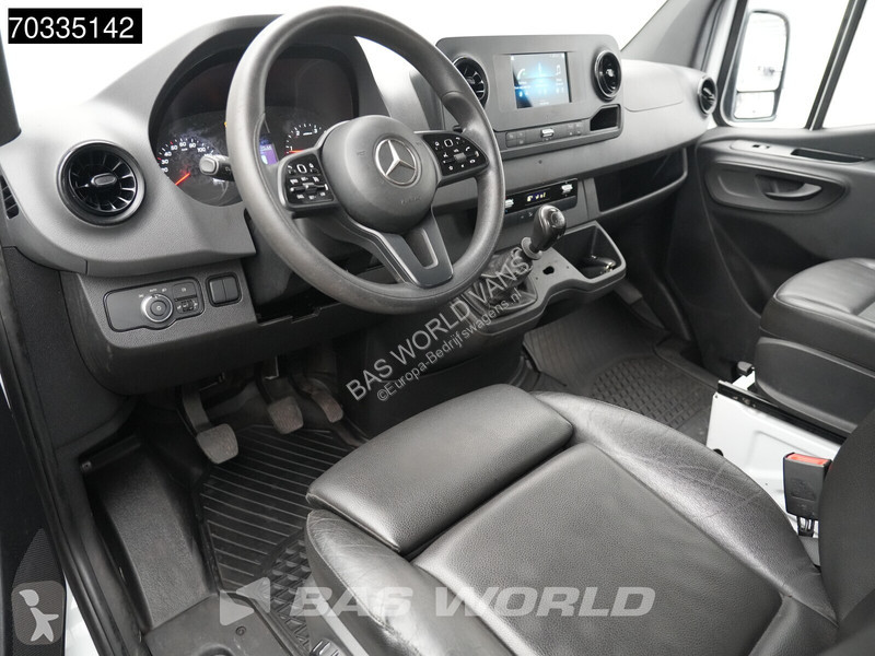 Комерційні автомобілі Mercedes 311 CDI Chassis...