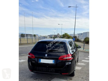Coche berlina Peugeot