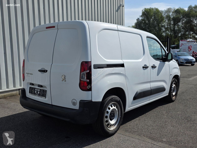 Лекотоварен автомобил Peugeot partner