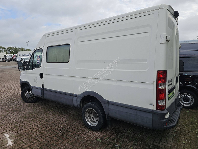 Лекотоварен автомобил Iveco 35C13 L2H2...