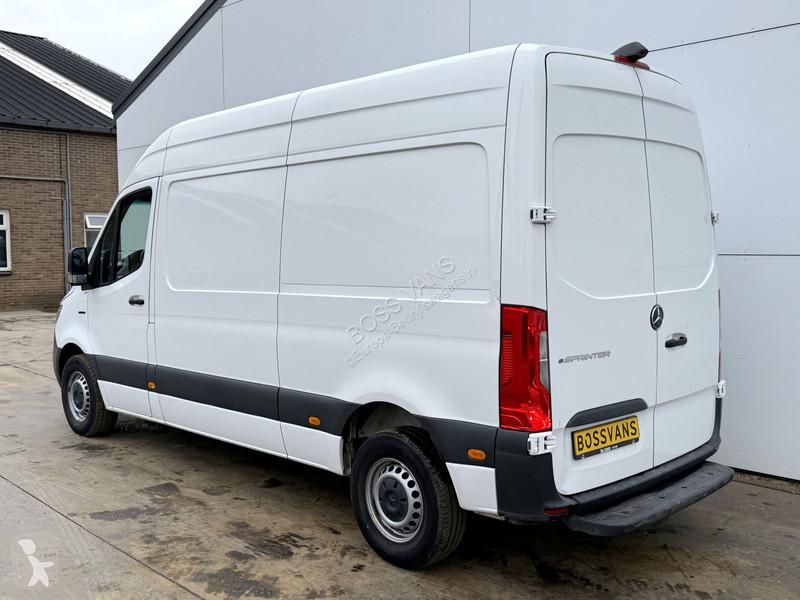 Лекотоварен автомобил Mercedes 312 55kWh L2H2...