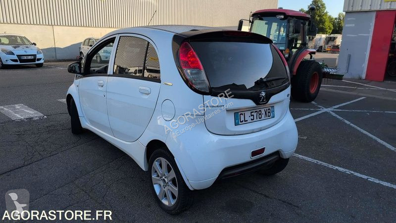 Лекотоварен автомобил Peugeot ION
