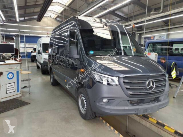 Лекотоварен автомобил Mercedes Sprinter 317...