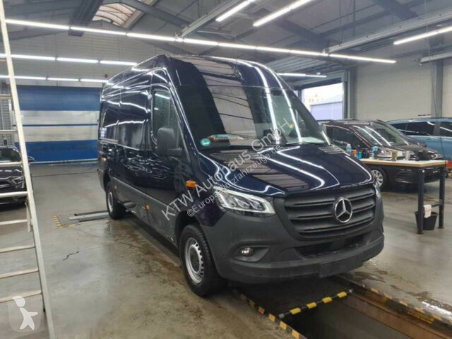 Лекотоварен автомобил Mercedes Sprinter 317...