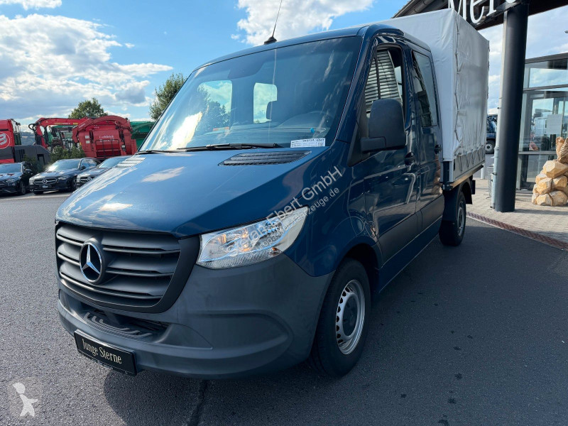 Лекотоварен автомобил Mercedes 215 CDI DoKa...