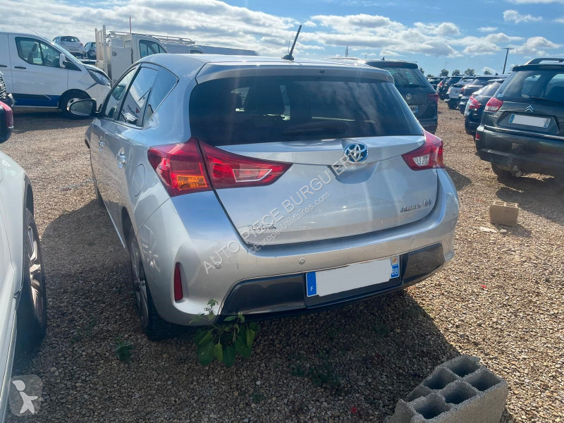 Лекотоварен автомобил Toyota 1.8 136 Hybride...
