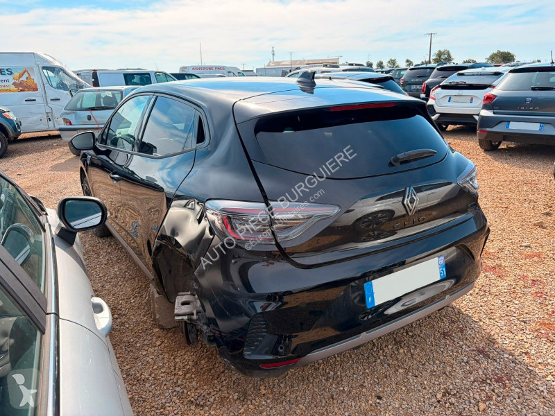 Лекотоварен автомобил Renault V 1.6 E-Tech HEV...