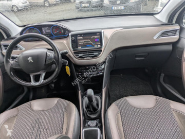 Седан Peugeot